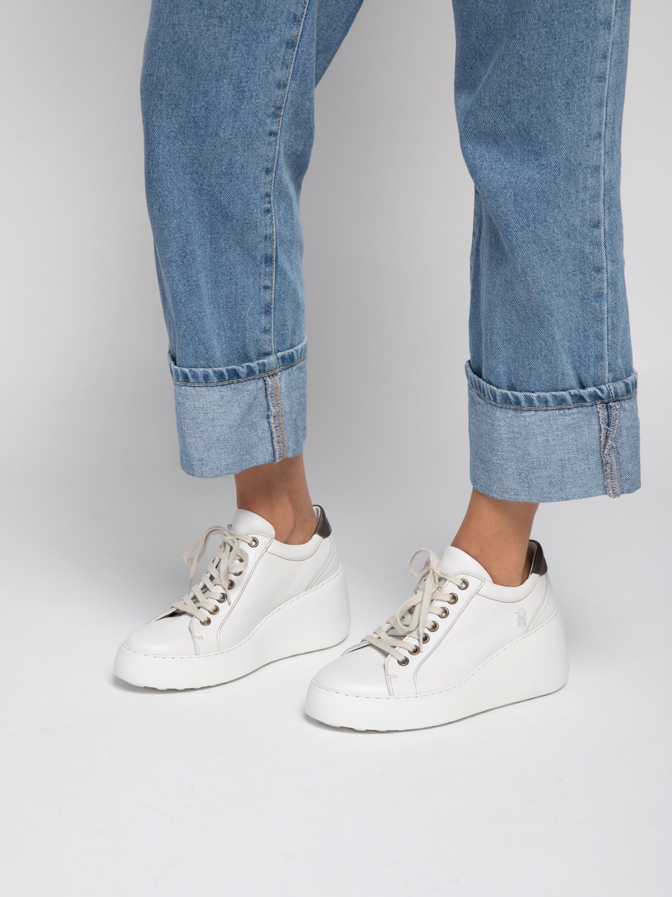 Brito White Fly London Lace-up Women's Sneakers | 284653ZOV