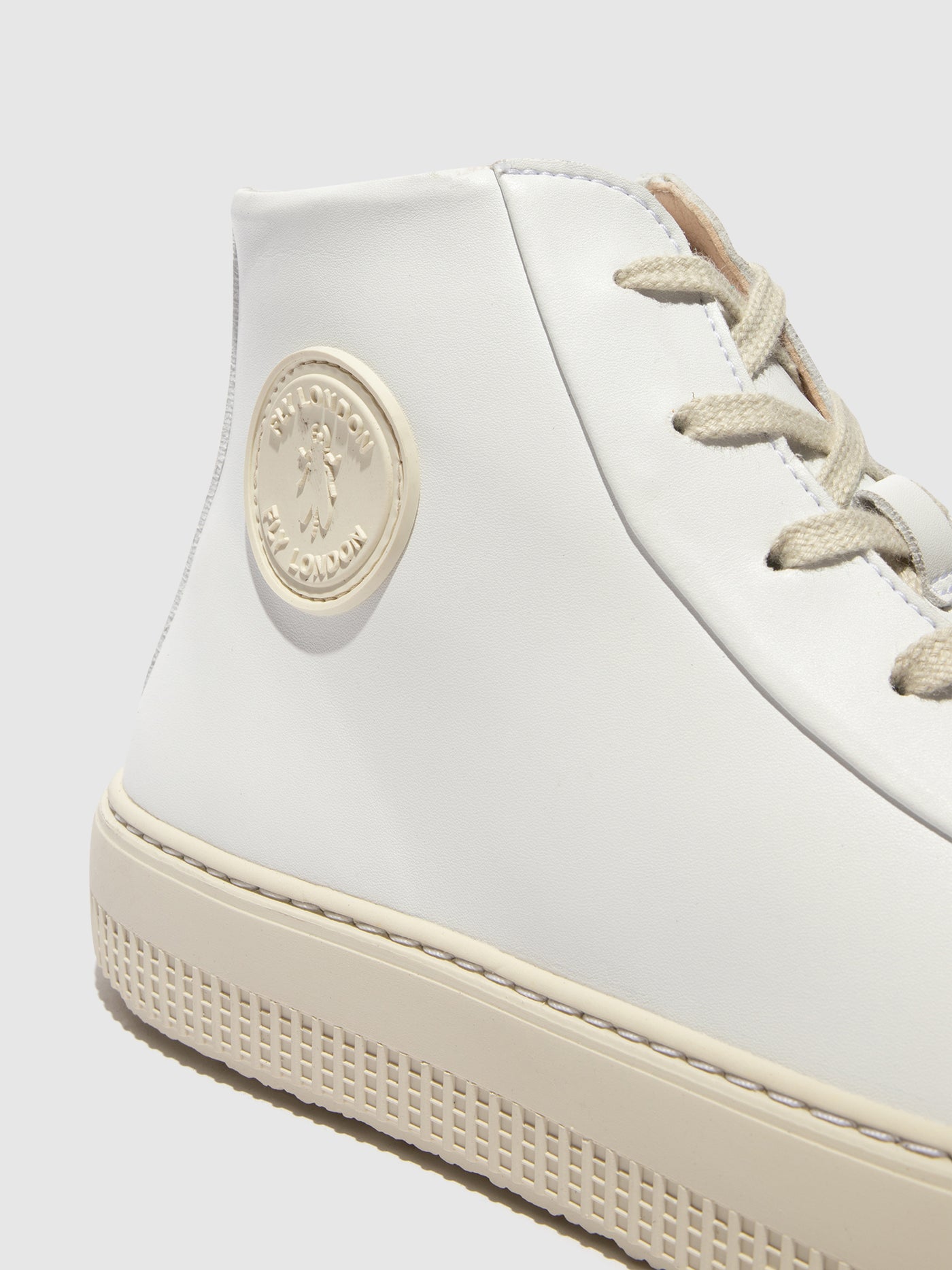 White Fly London Hi-Top Men's Sneakers | 957184QFO